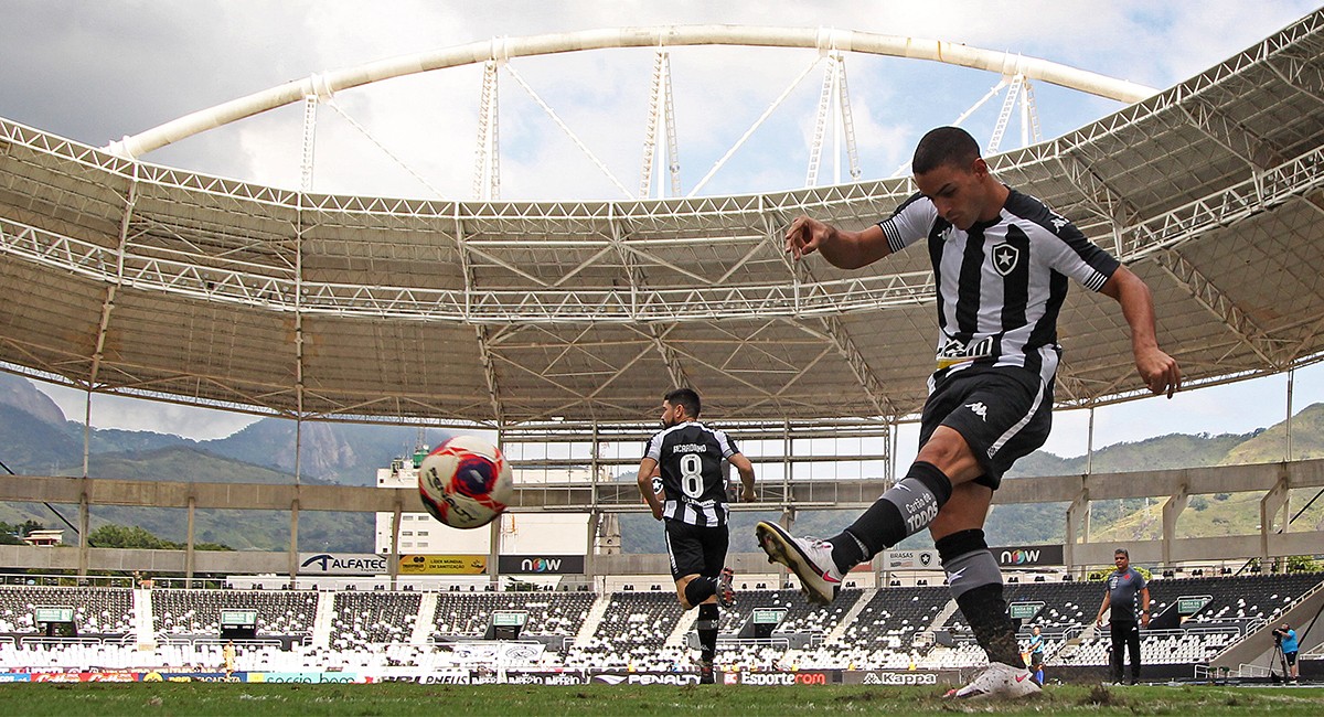 Cano marca gol histórico y Vasco gana al Botafogo en la final de la Copa de Río
